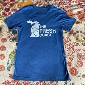 Fresh Coast super soft blue unisex slim cut t-shirt size Small